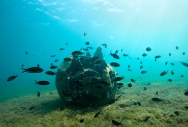 Une mine sous-marine de la seconde guerre mondiale, à proximité de Saranda © Philippe Henry / OCEAN71 Magazine