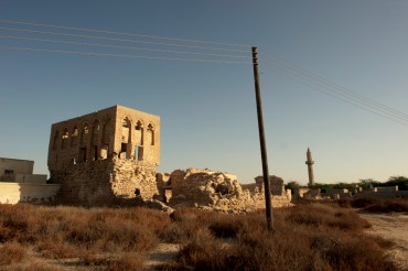 Quelques unes des ruines de Jazira Al Hamra. Avant 1968, la ville comptait 300 maisons et 13 mosquées © Philippe Henry / OCEAN71 Magazine