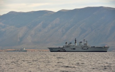 HMS Illustrious (et le RFA Lyme Bay à l'arrière-plan) © Philippe Henry / OCEAN71 Magazine