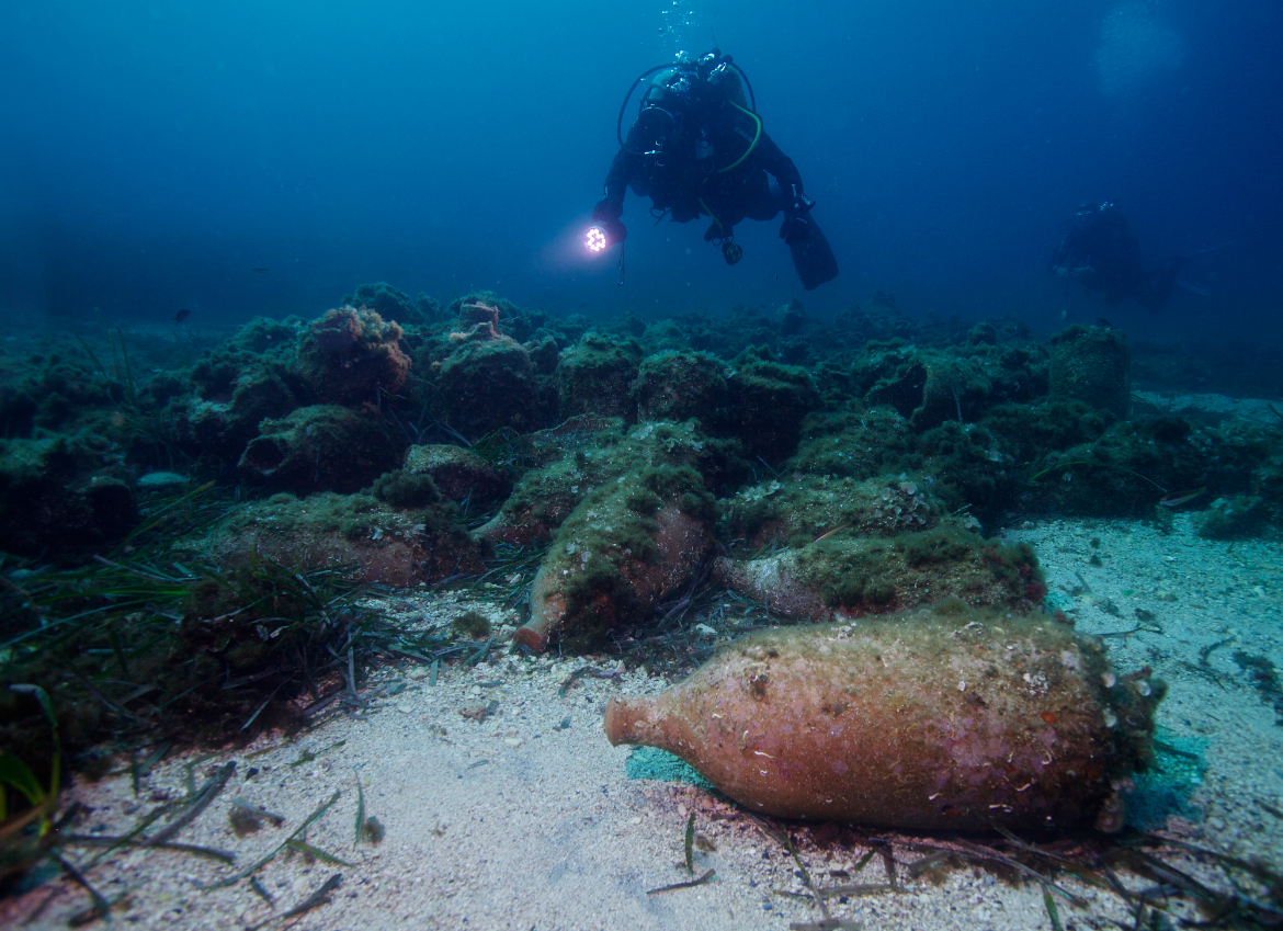 a recreated ancient wreck near Marseille © Francis Le Guen